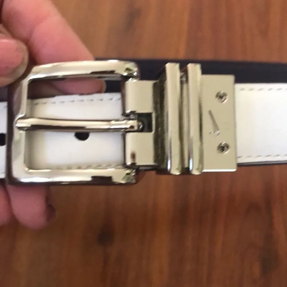 Nike reversible belt purple white ￼ Perforated m/l